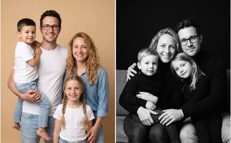 À gauche, un portrait de famille en studio sur fond beige : le père avec le fils dans les bras, la mère, la fille devant elle ; à droite, un portrait en noir et blanc de la même famille en cols roulés noirs